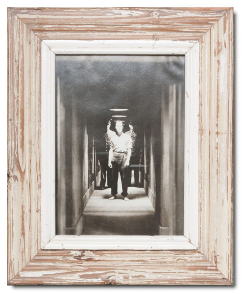 Distressed wood frame for the photo format 21 x 29,7 cm